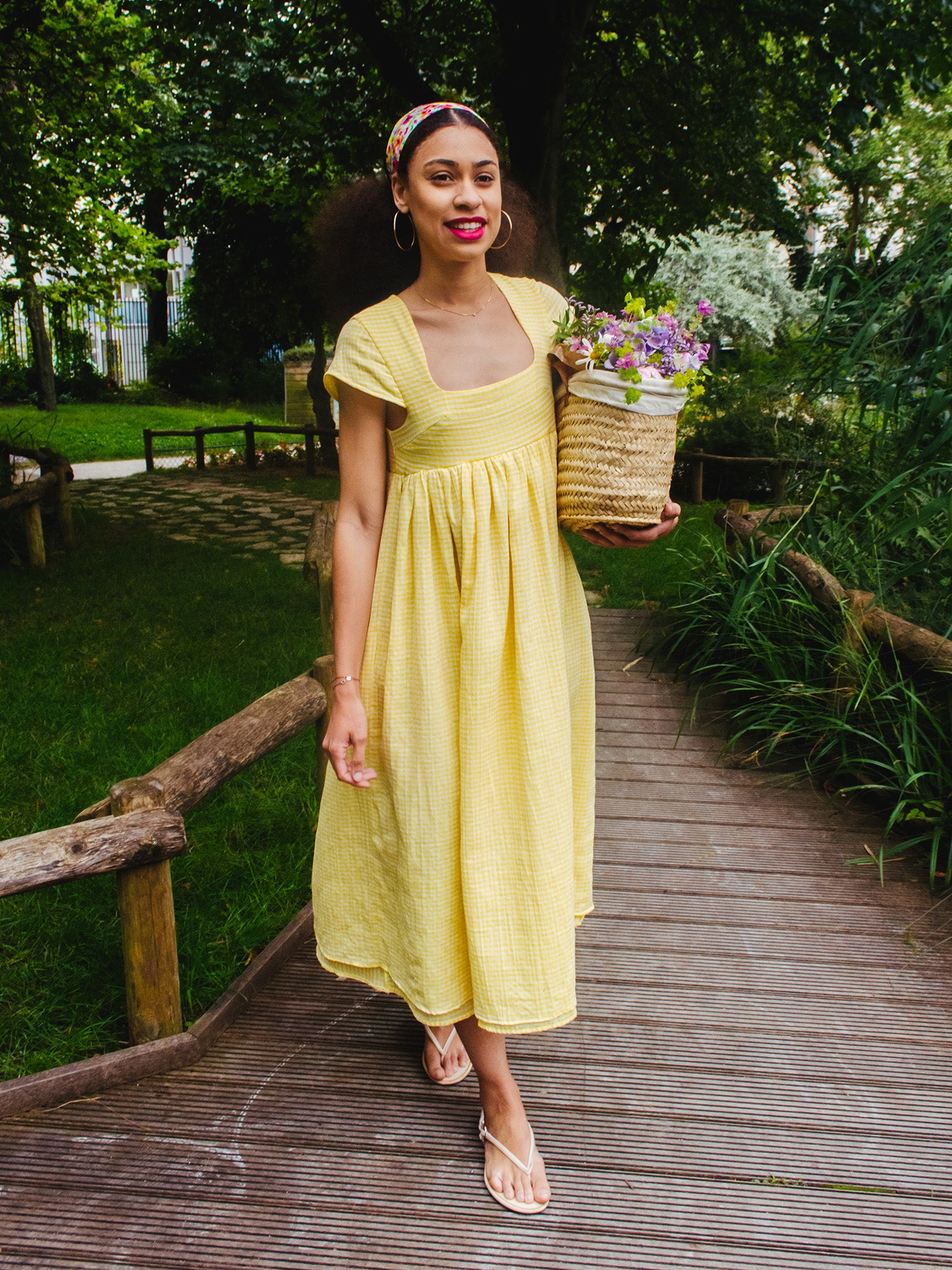 yellow puffy dress Mermaid Lace Tulle Open back Long Prom Party Gowns quality fabric Yellow Puff Sleeve Dress